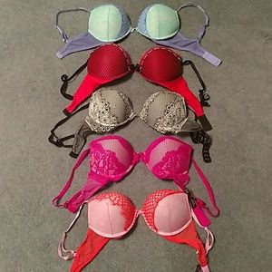 Lot of Victoria's Secret Bombshell bras